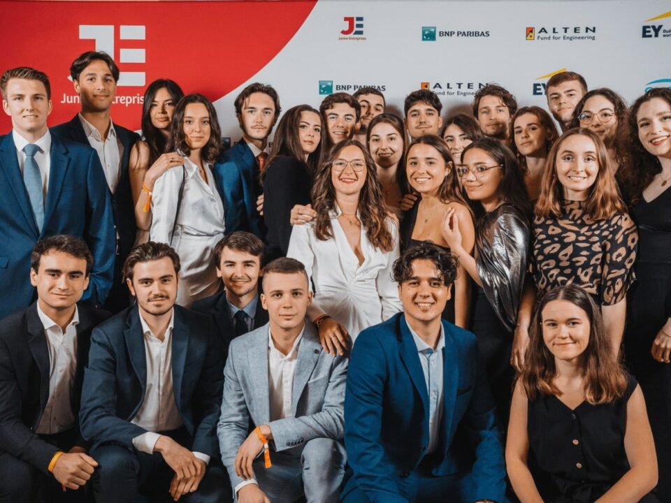 Une équipe complète de 40 chefs de projet